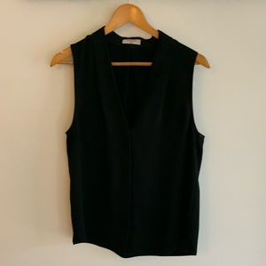 Babaton sleeveless blouse 🖤